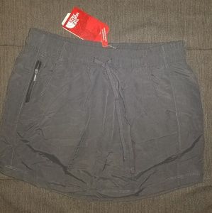 SALE❗️❗️❗️New North Face skirt w/ short underneath